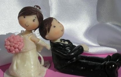 novios torta arrastra
